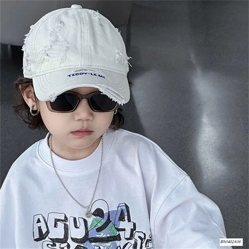 MŨ KẾT THÊU CHỮ RÁCH CÁ TÍNH