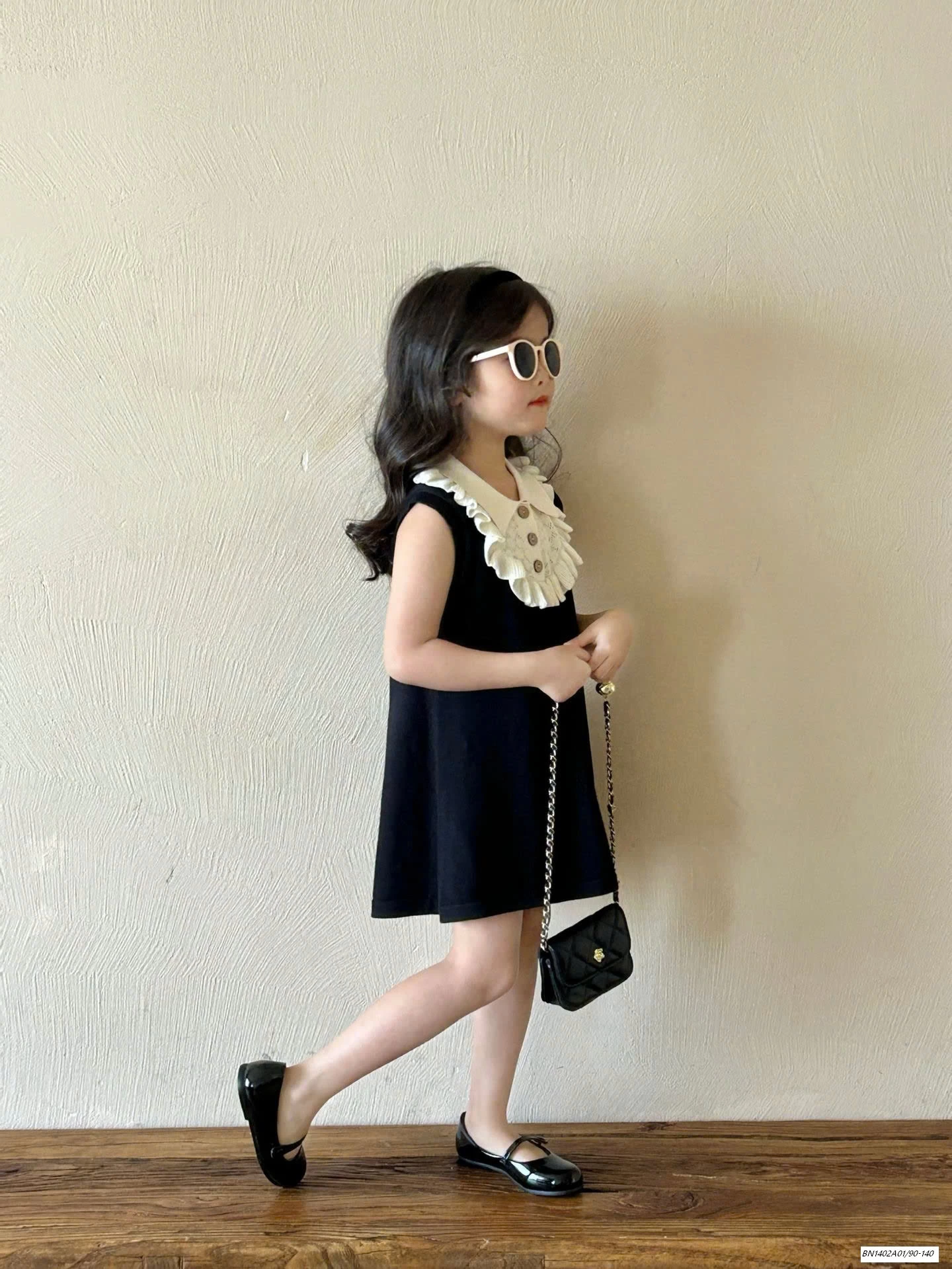 ĐẦM SUÔNG ĐEN CỔ VIỀN BÈO