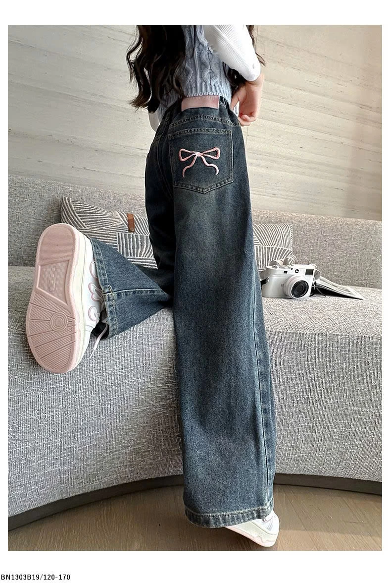 QUẦN JEAN SUÔNG ĐẬM TÚI NƠ HỒNG