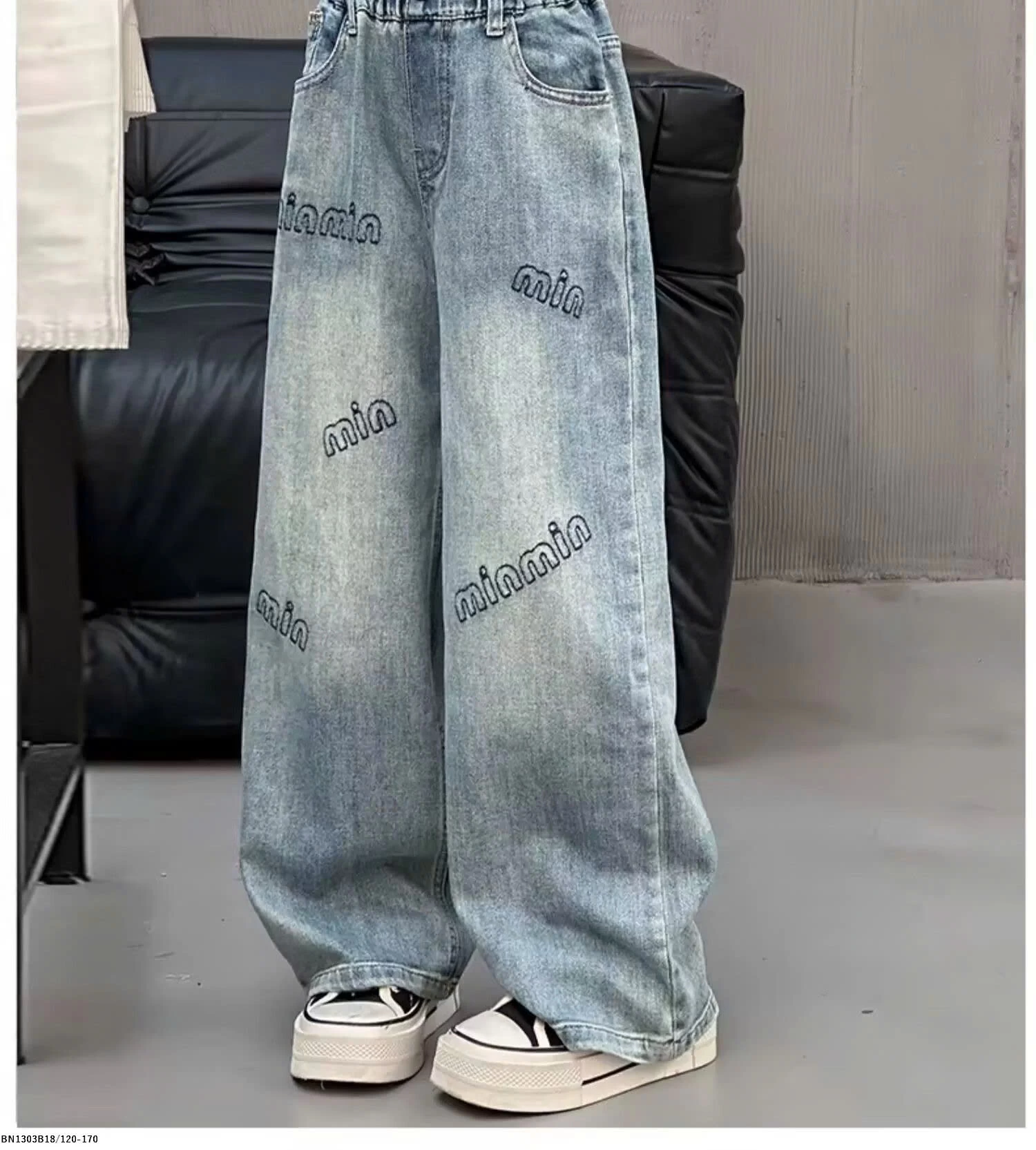 QUẦN JEAN SUÔNG CHỮ MINMIN