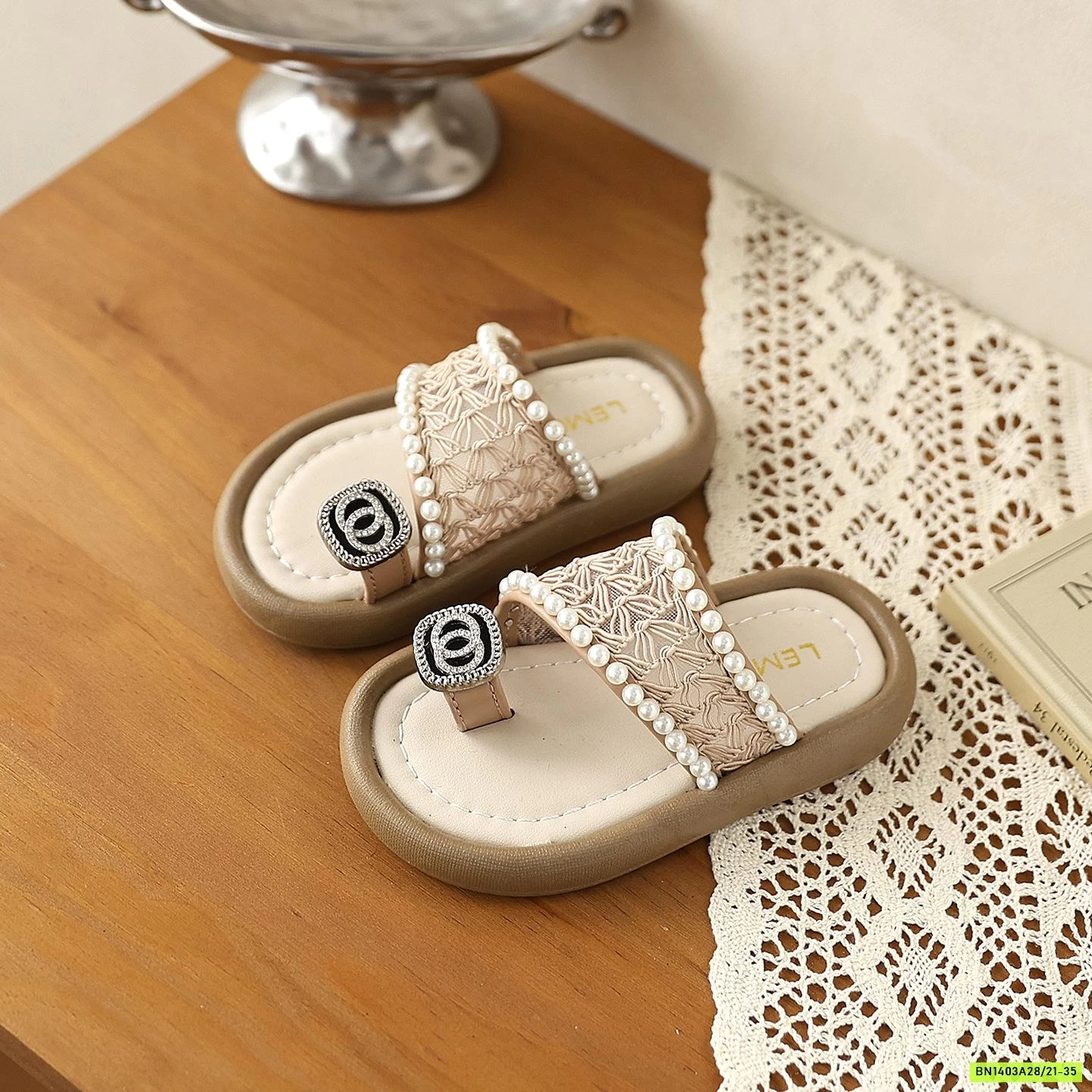 XỎ NGÓN QUAI REN BÉ GÁI