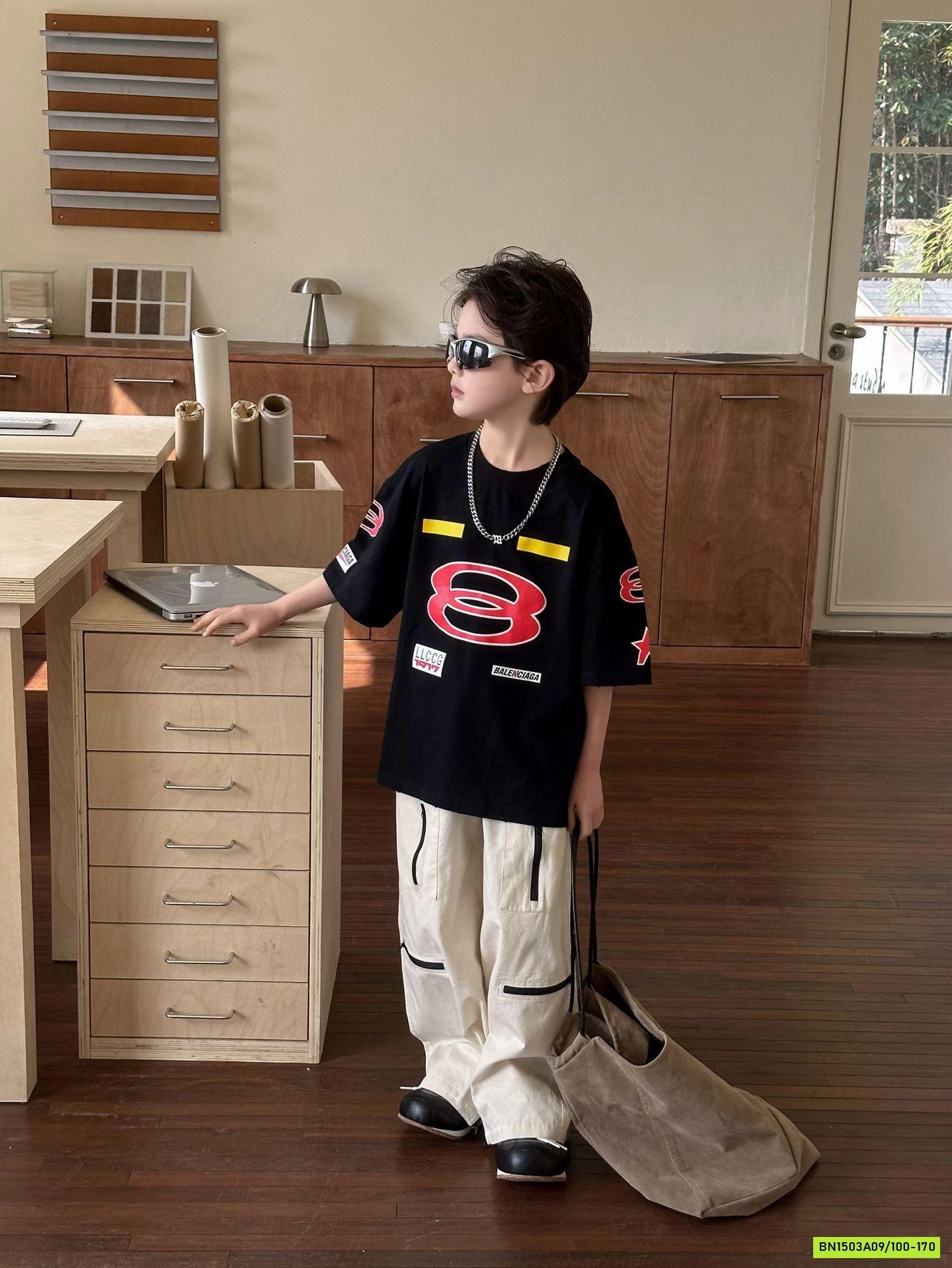 ÁO THUN ĐEN SỐ 8