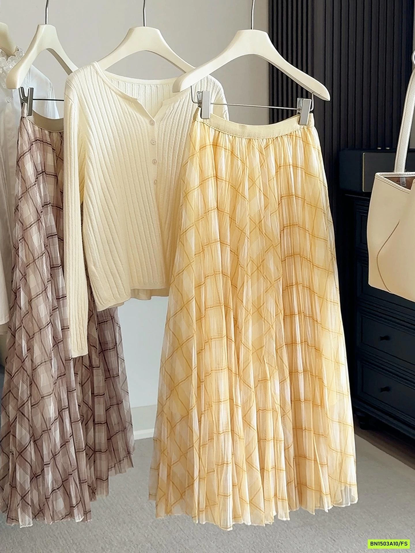 CHÂN VÁY VOAN KẺ ANNA