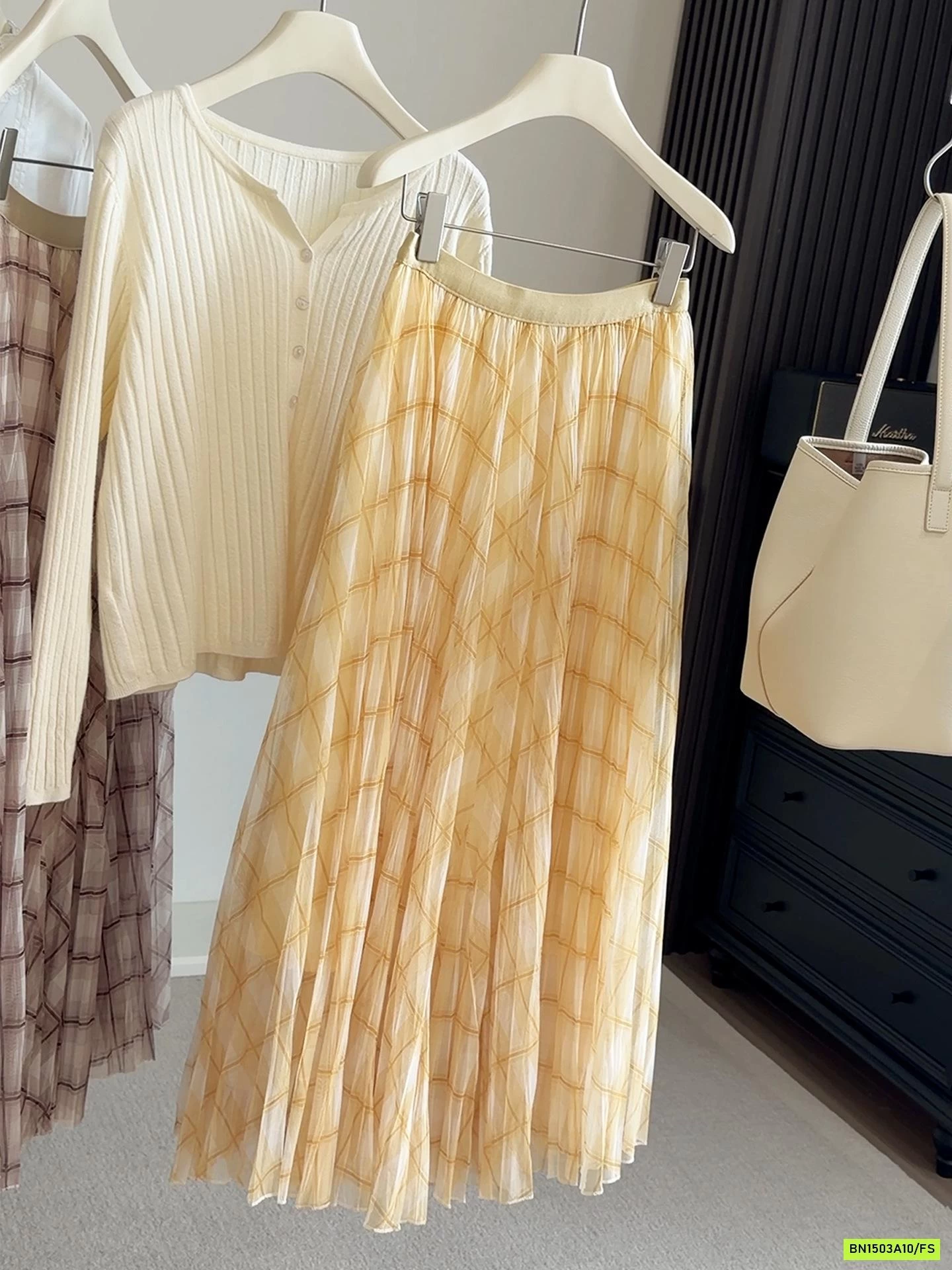 CHÂN VÁY VOAN KẺ ANNA