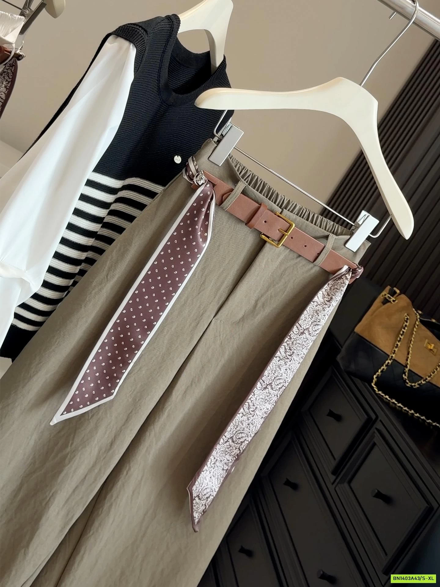 QUẦN NỮ KÈM KHĂN ANNA