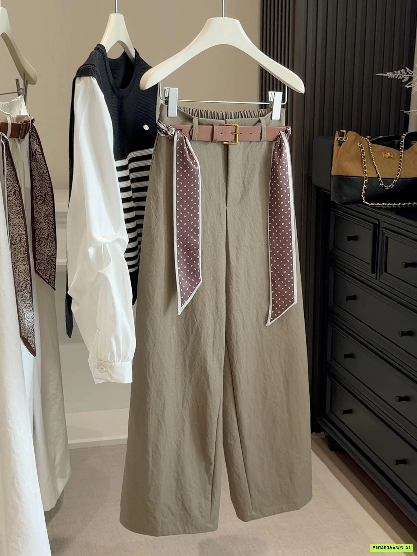 QUẦN NỮ KÈM KHĂN ANNA