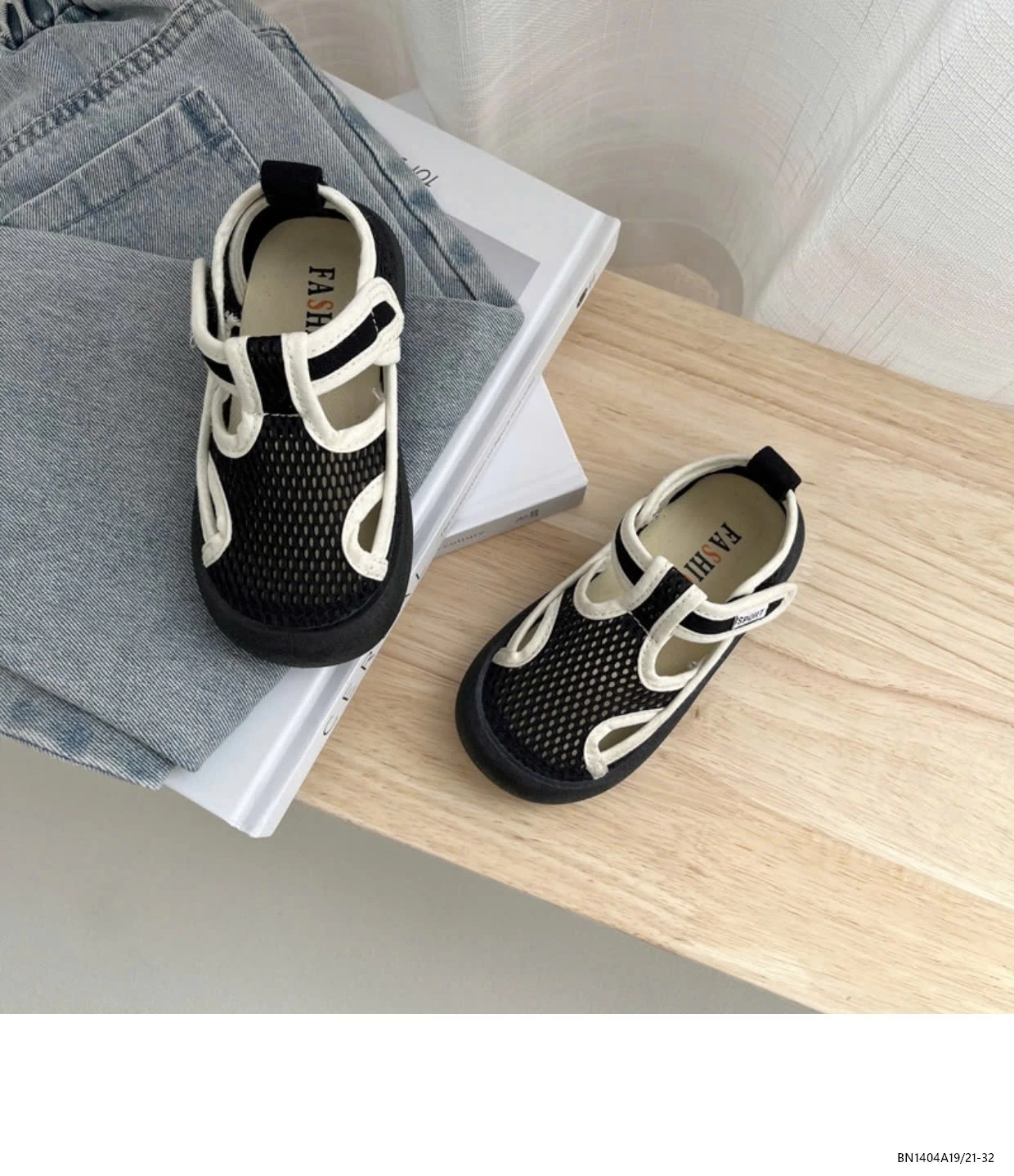 GIÀY LƯỚI QUAI DÁN