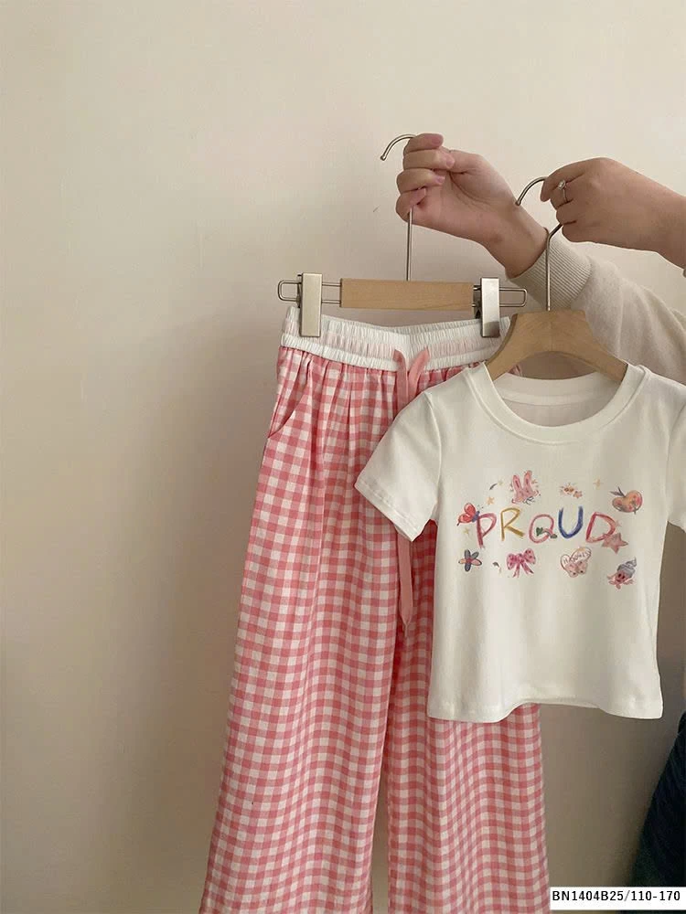 SÉT ÁO THUN IN NƠ MIX QUẦN CARO HỒNG