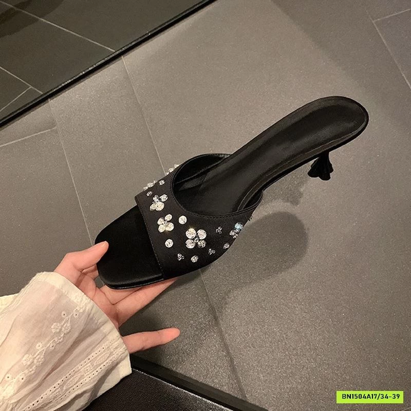 CAO GÓT ĐÍNH ĐÁ