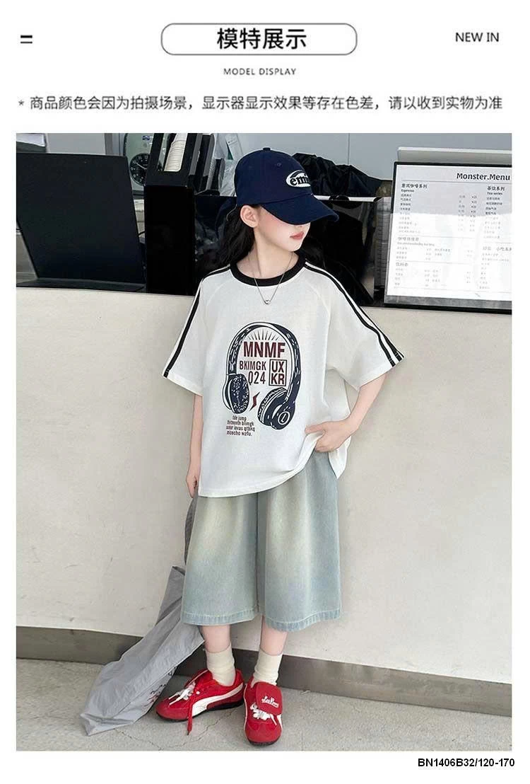 ÁO THUN TAI NGHE MIX QUẦN NGỐ JEAN BẠC MÀU