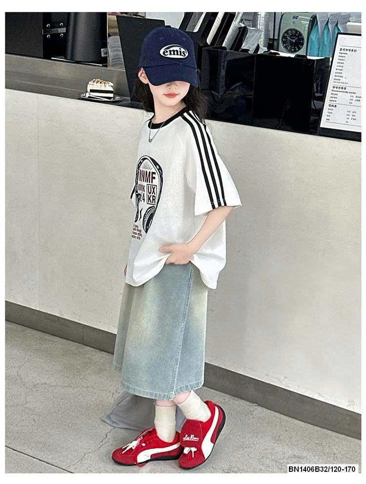 ÁO THUN TAI NGHE MIX QUẦN NGỐ JEAN BẠC MÀU