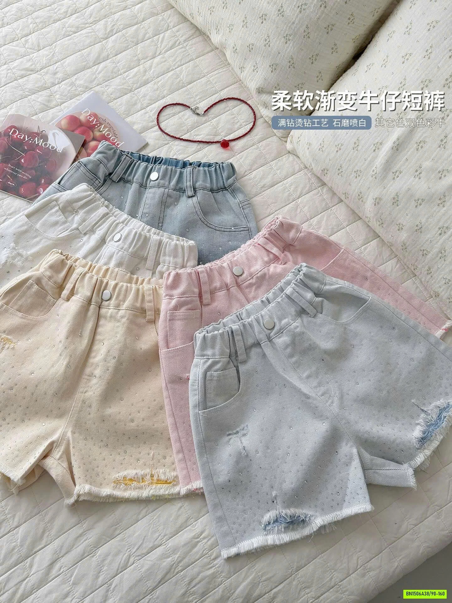 SHORT JEANS RÁCH GẤU ĐÍNH ĐÁ
