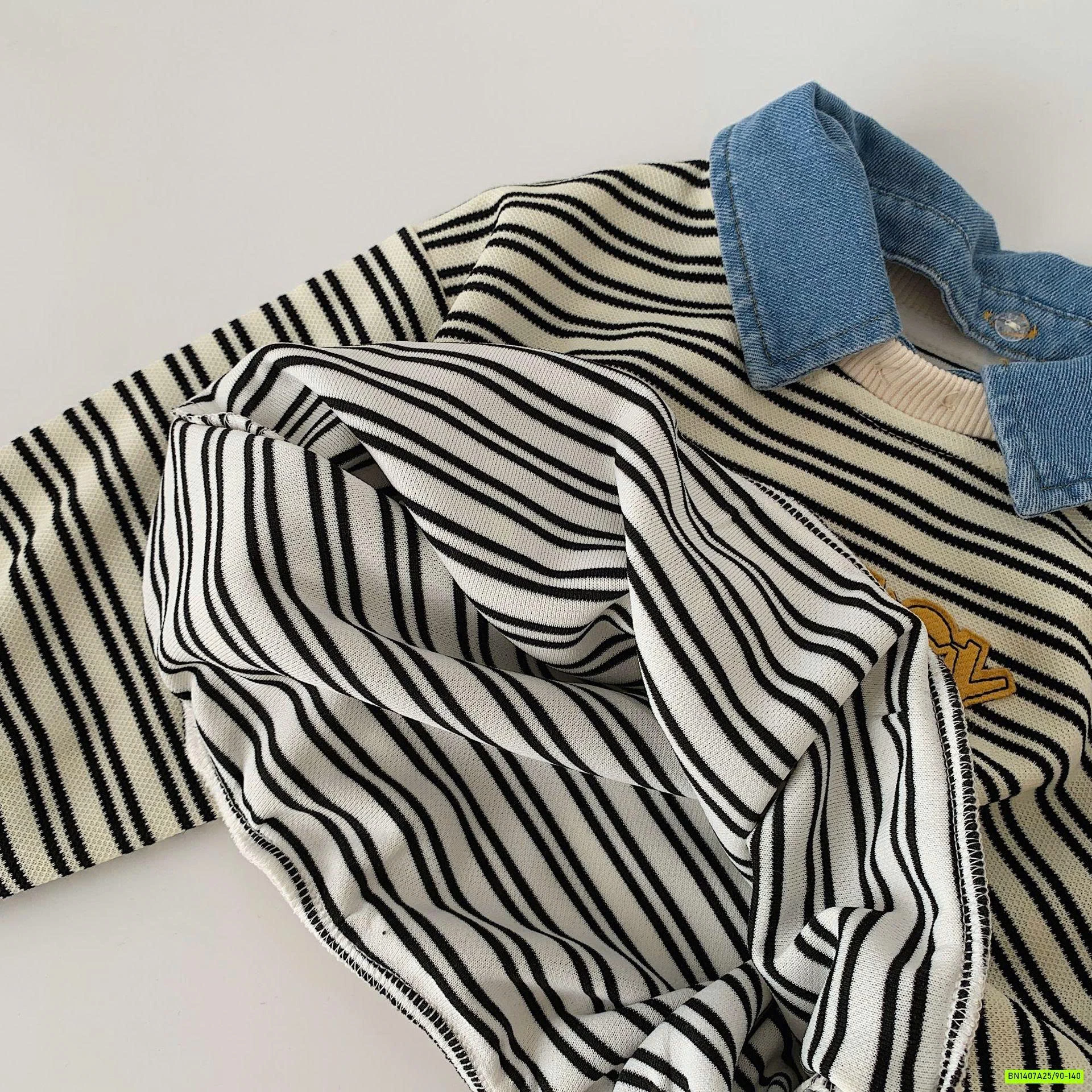 ÁO NỈ KẺ CỔ BẺ PHỐI JEANS