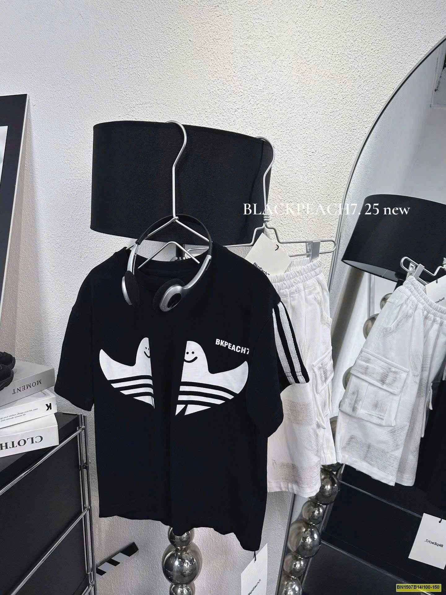 ÁO ĐEN GOSH SỌC VAI