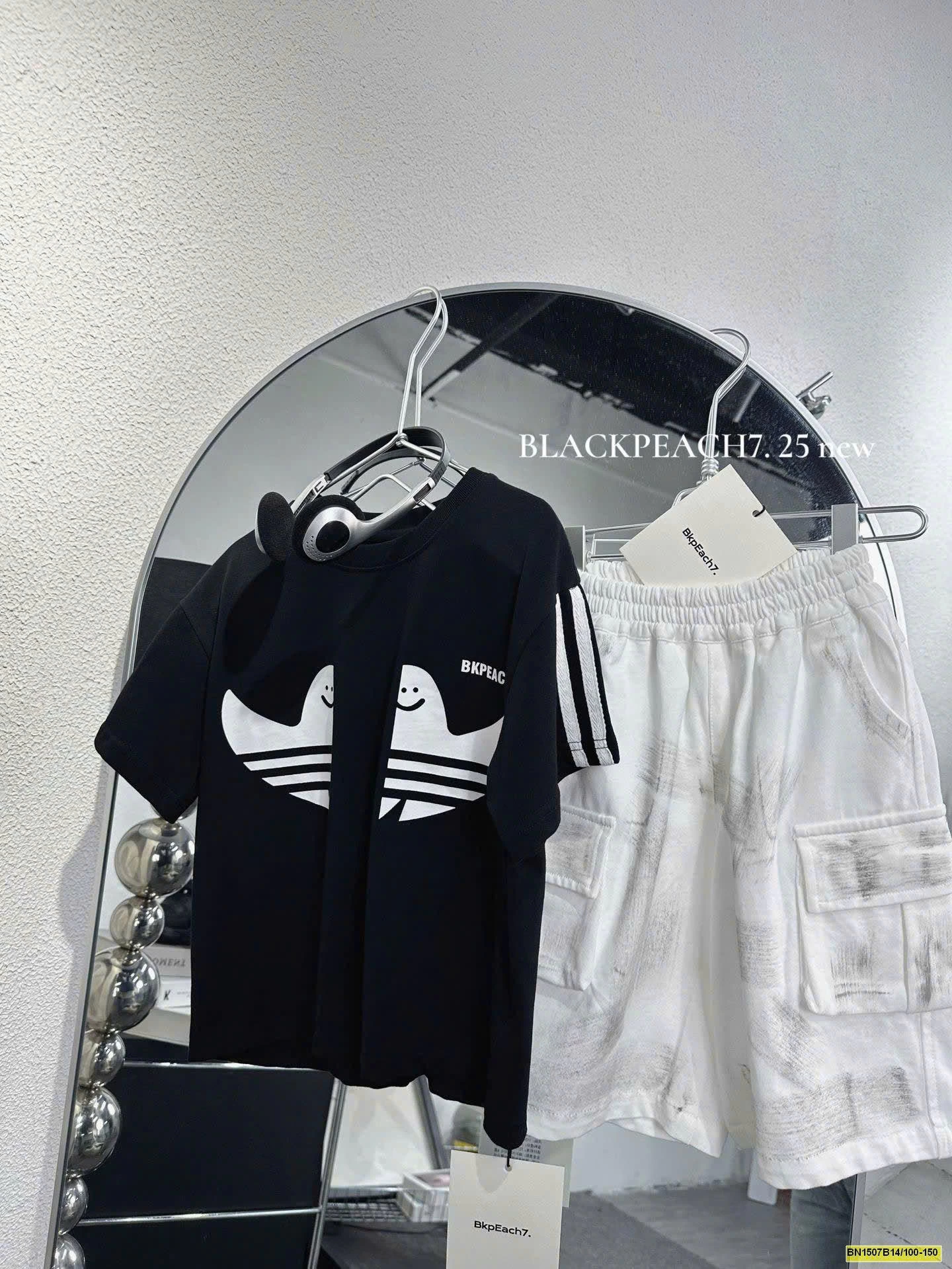 ÁO ĐEN GOSH SỌC VAI