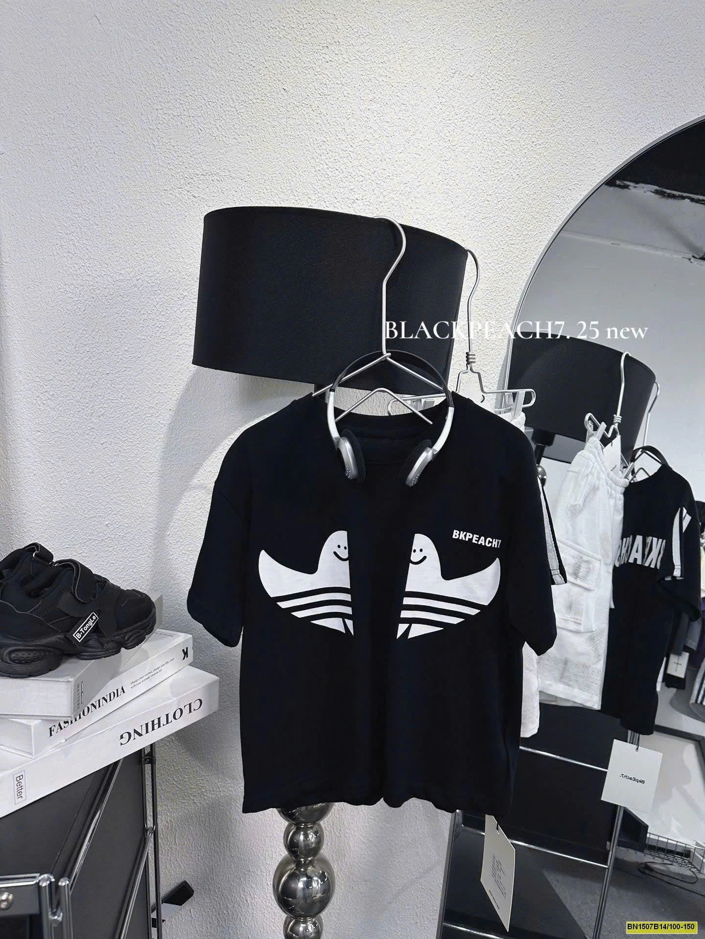 ÁO ĐEN GOSH SỌC VAI