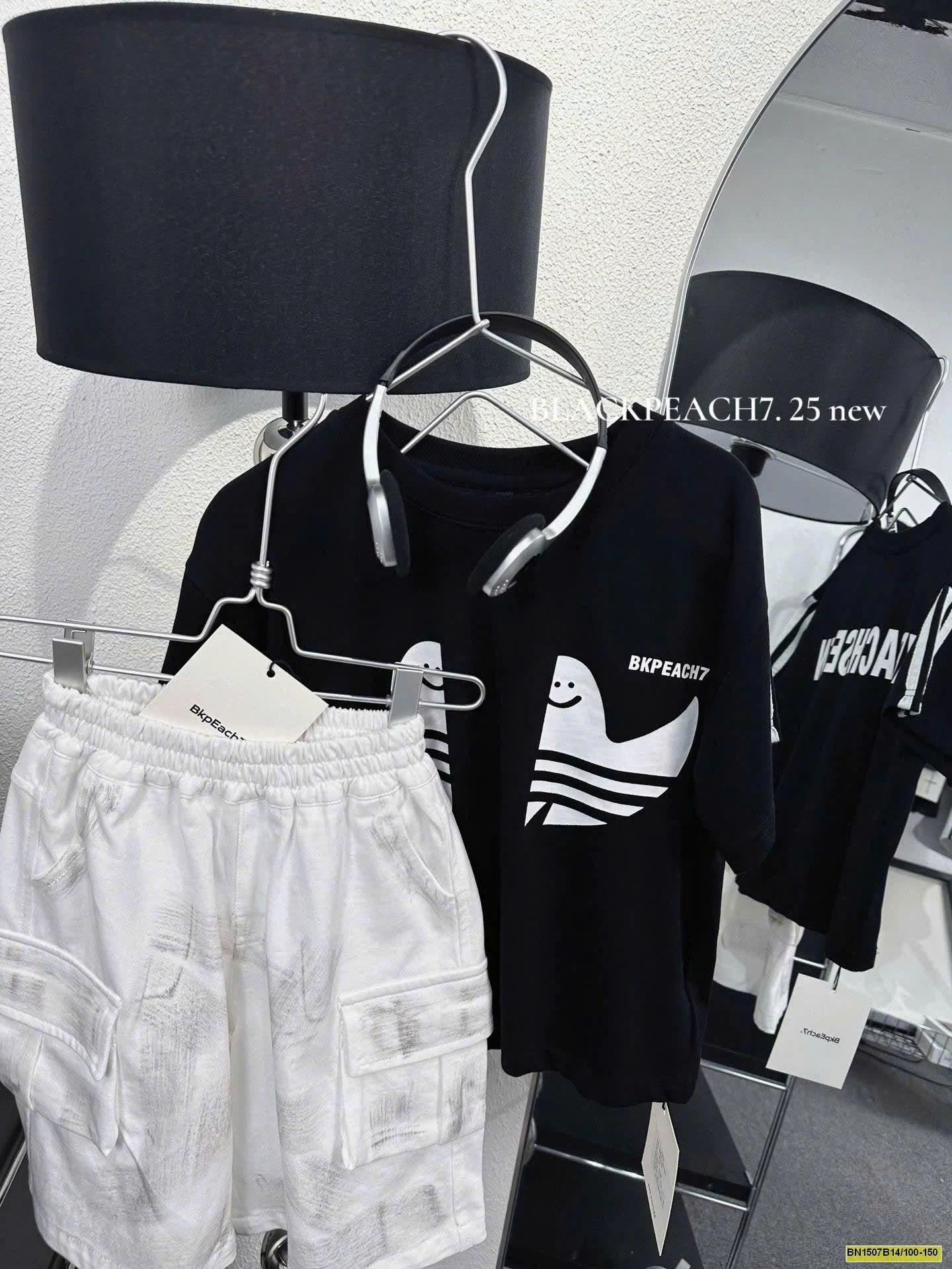 ÁO ĐEN GOSH SỌC VAI