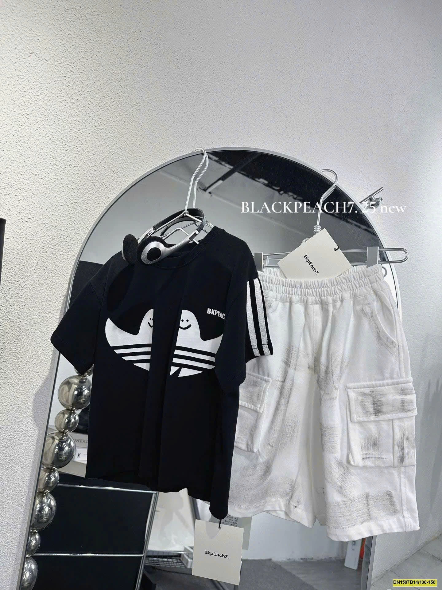 ÁO ĐEN GOSH SỌC VAI