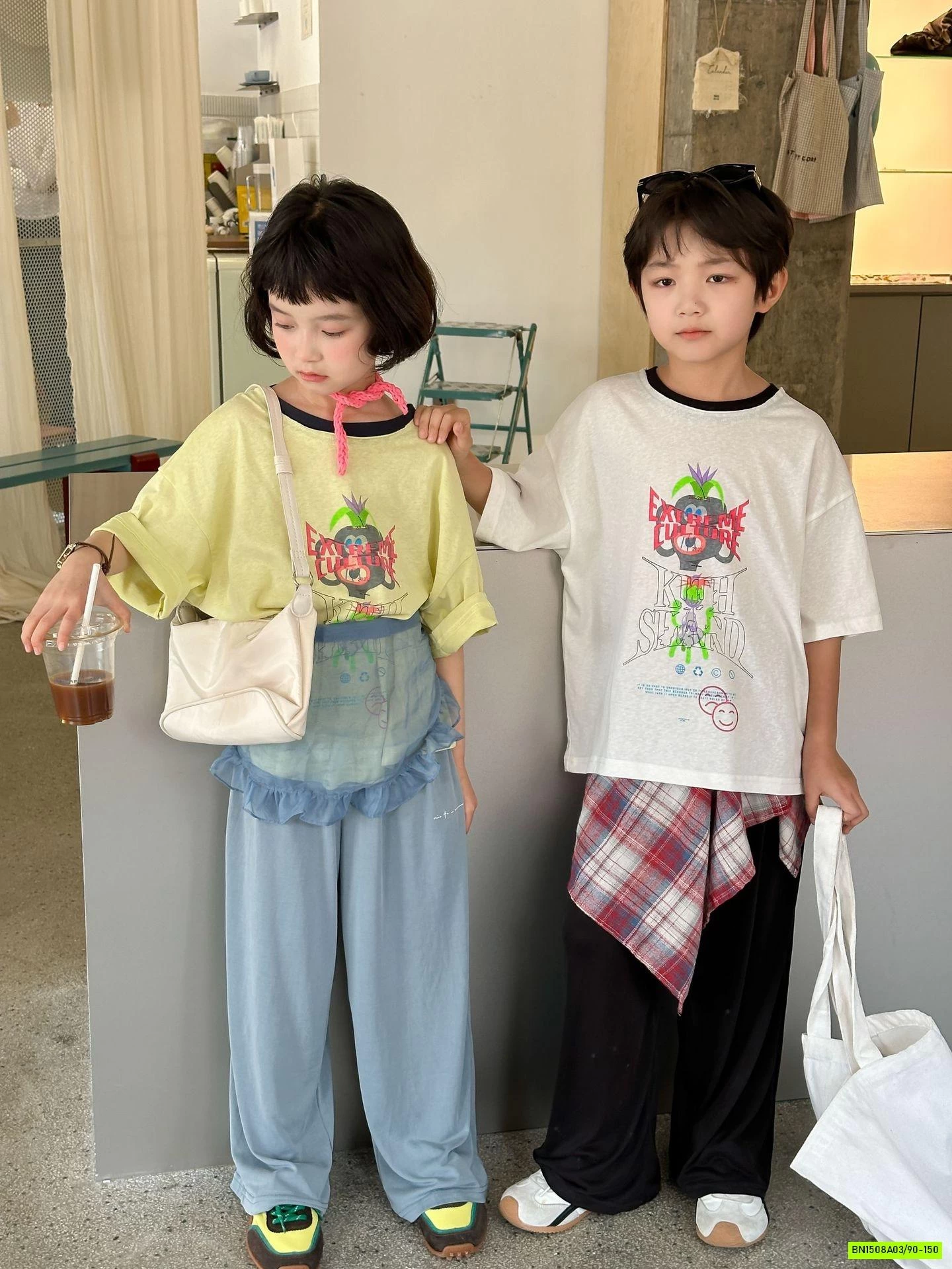 ÁO THUN IN HÌNH PHỐI VIỀN CỔ