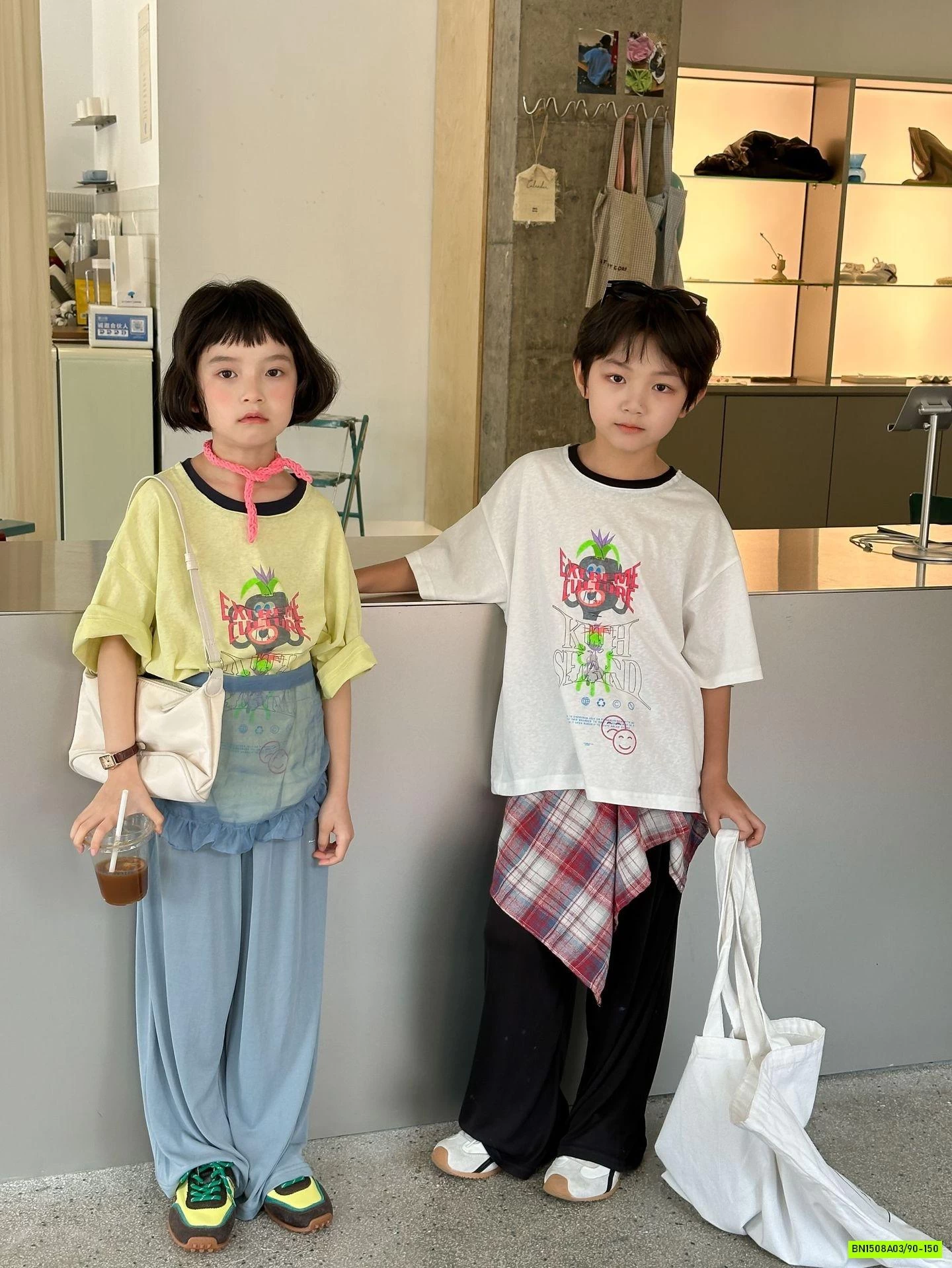 ÁO THUN IN HÌNH PHỐI VIỀN CỔ