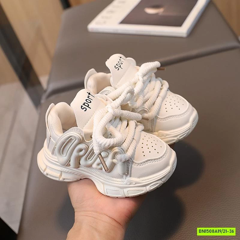 GIÀY THỂ THAO CHỮ NỔI