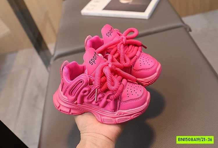 GIÀY THỂ THAO CHỮ NỔI