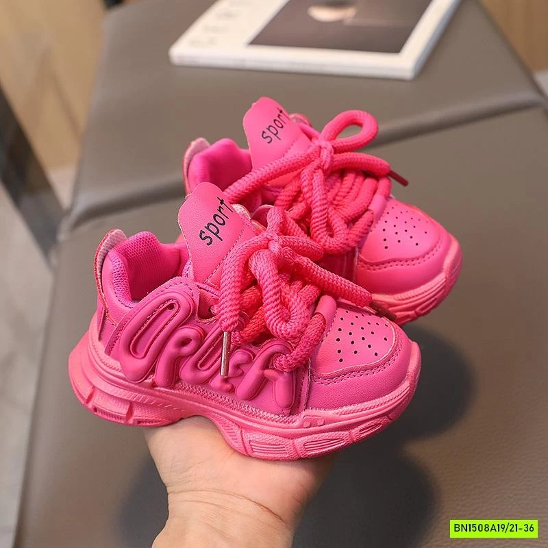 GIÀY THỂ THAO CHỮ NỔI