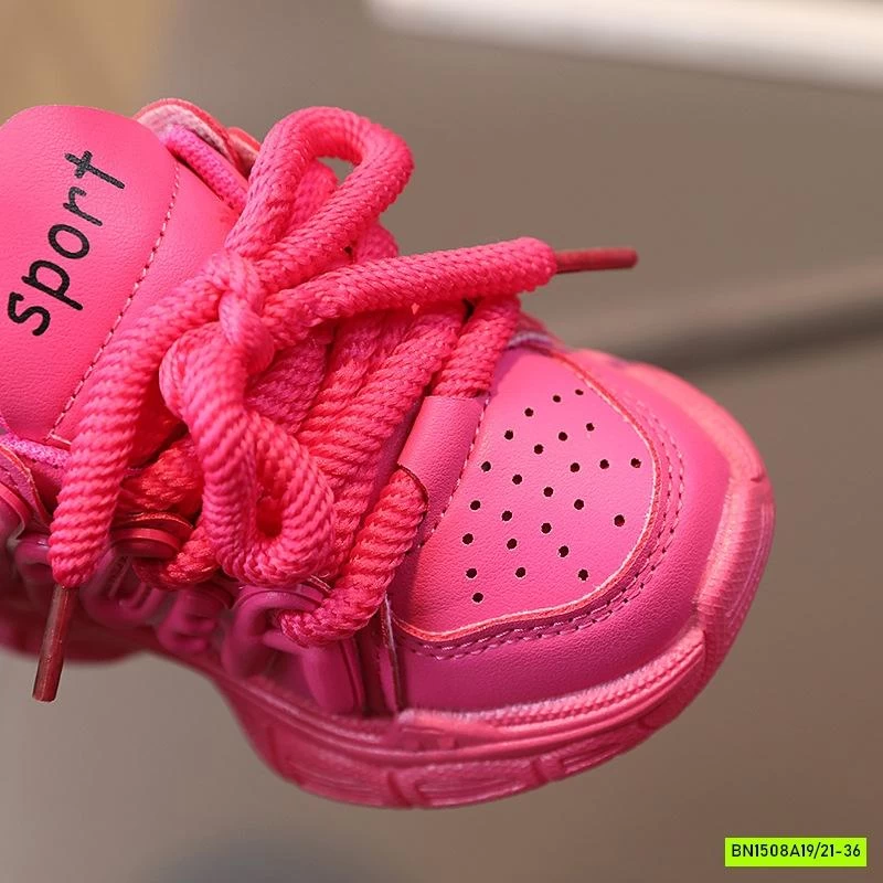 GIÀY THỂ THAO CHỮ NỔI