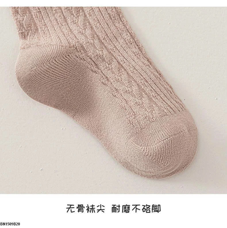 QUẦN TẤT MIU MIU GẮN NƠ