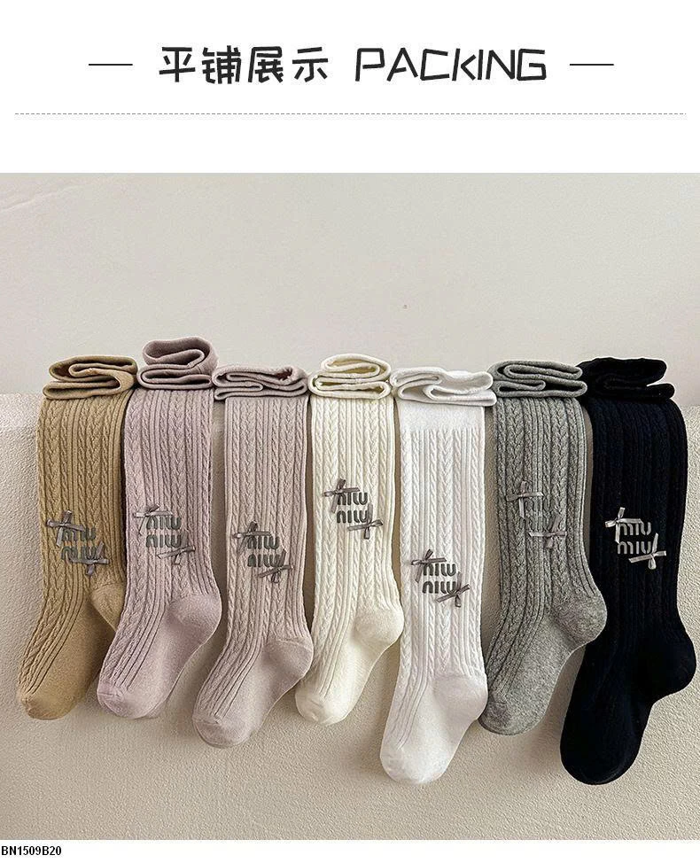 QUẦN TẤT MIU MIU GẮN NƠ