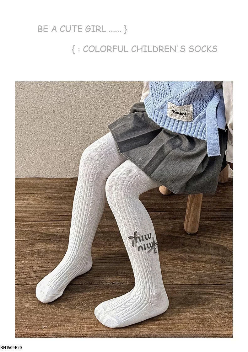 QUẦN TẤT MIU MIU GẮN NƠ