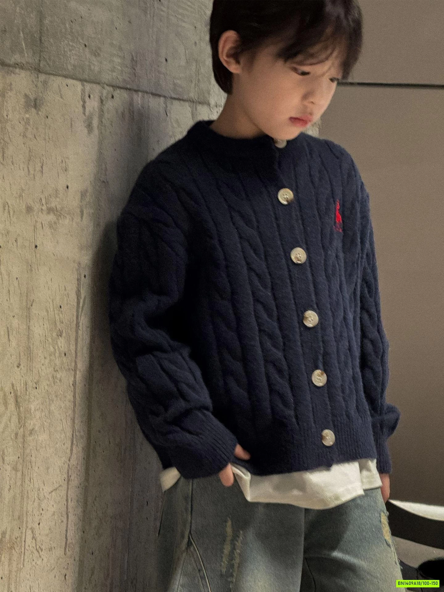 KHOÁC LEN VẶN THỪNG LOGO NGỰC