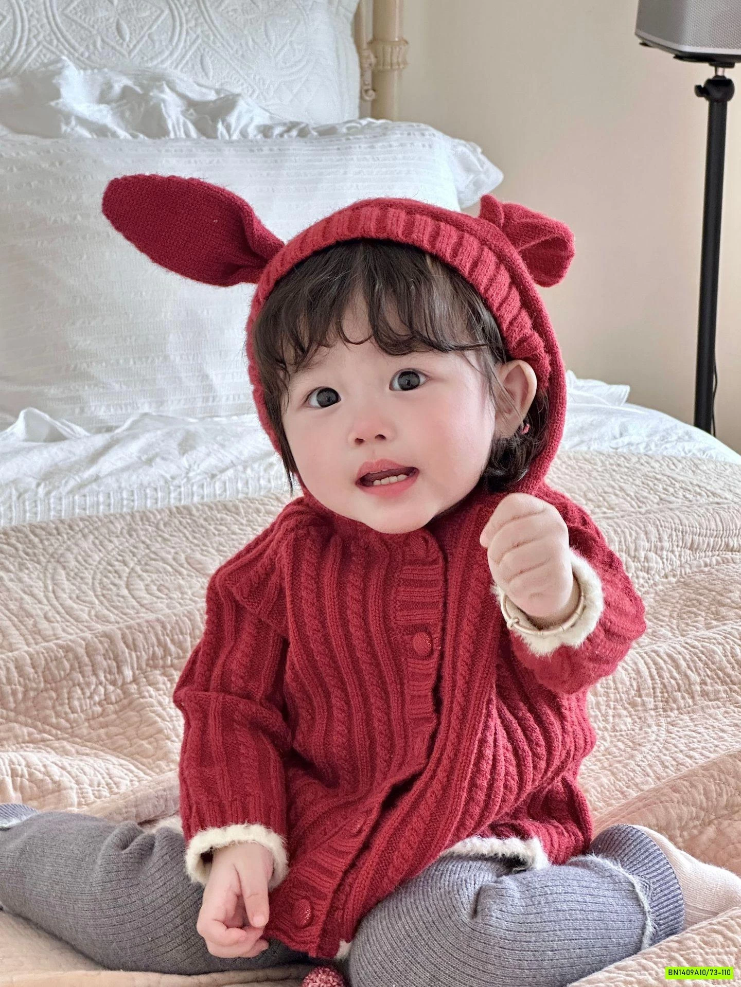 KHOÁC LEN LIỀN MŨ TAI THỎ CUTEMILY