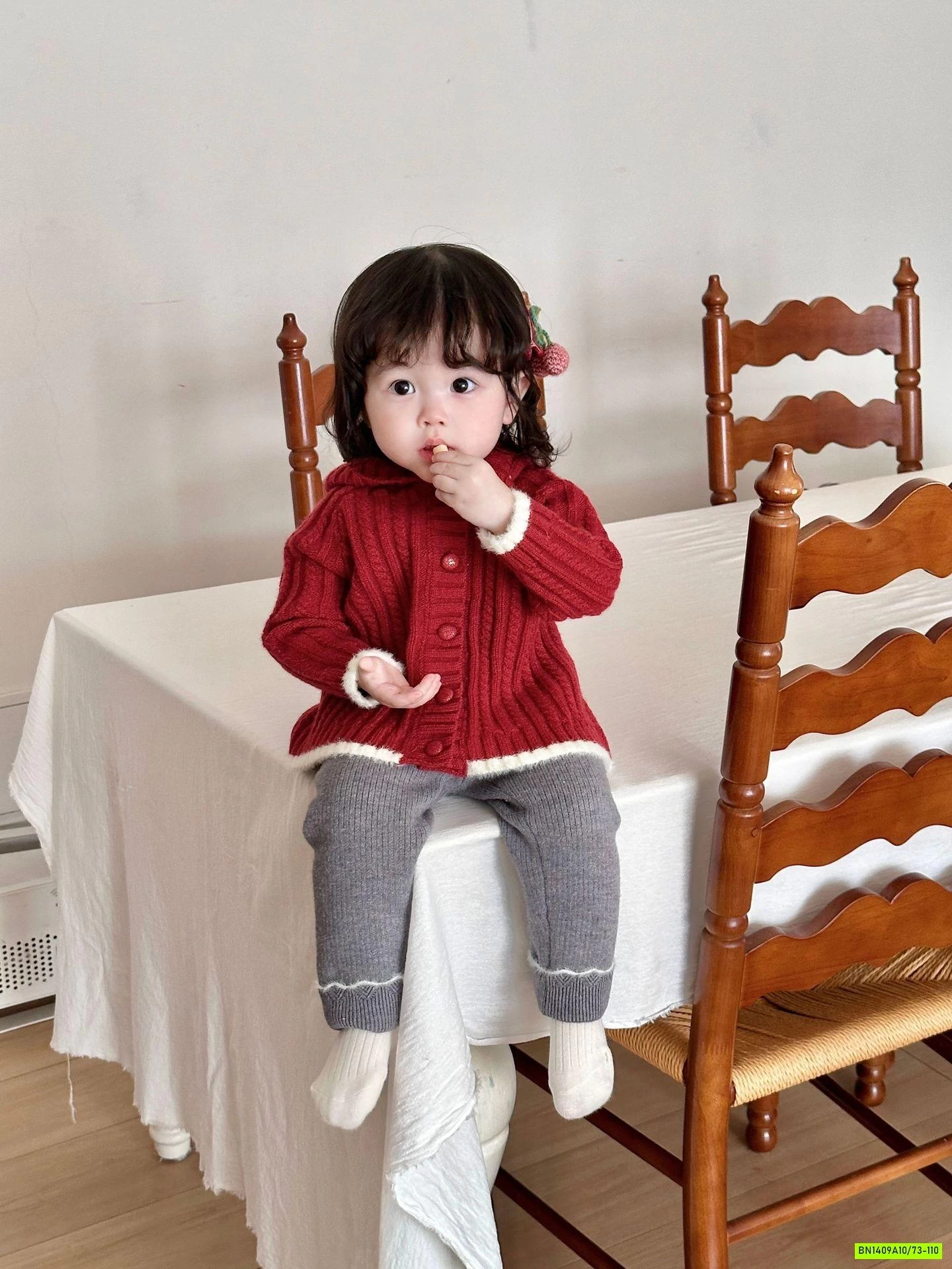 KHOÁC LEN LIỀN MŨ TAI THỎ CUTEMILY