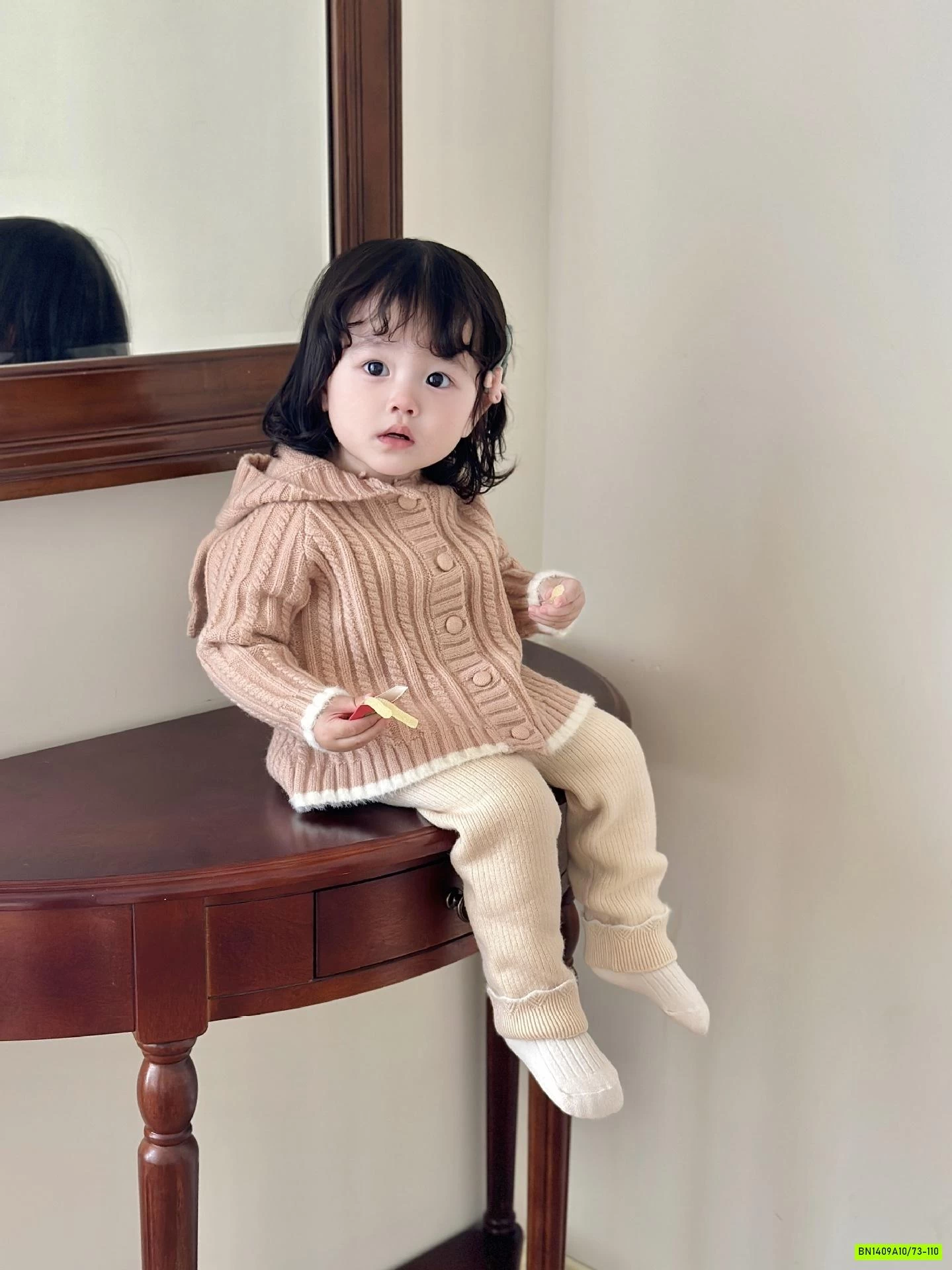 KHOÁC LEN LIỀN MŨ TAI THỎ CUTEMILY