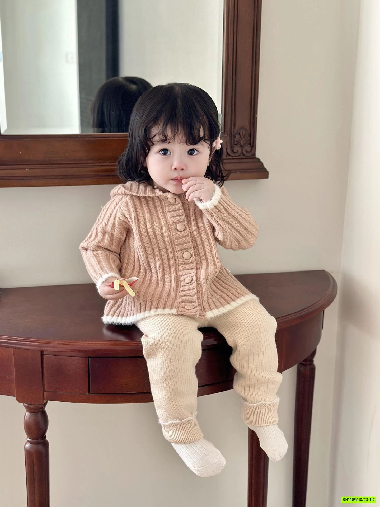 KHOÁC LEN LIỀN MŨ TAI THỎ CUTEMILY