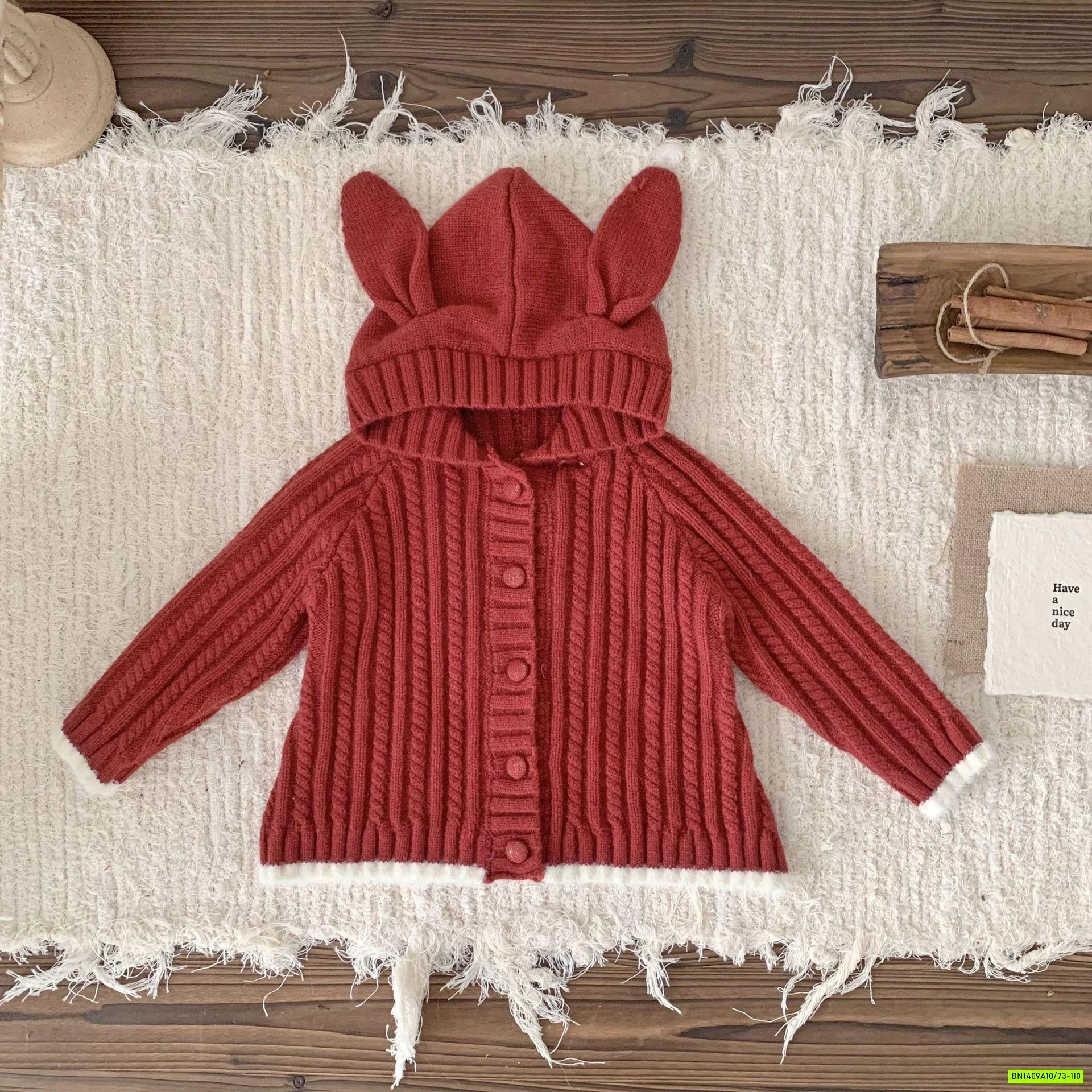 KHOÁC LEN LIỀN MŨ TAI THỎ CUTEMILY