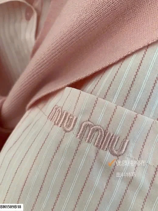 ÁO SƠ MI KẺ KÈM KHĂN SIÊU XINH