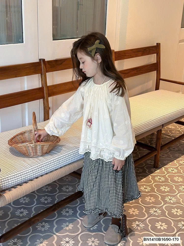 SET ÁO SƠ MI REN MIC + CHÂN VÁY CARO DÁNG DÀI AMBB 25F029