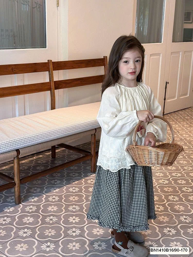 SET ÁO SƠ MI REN MIC + CHÂN VÁY CARO DÁNG DÀI AMBB 25F029