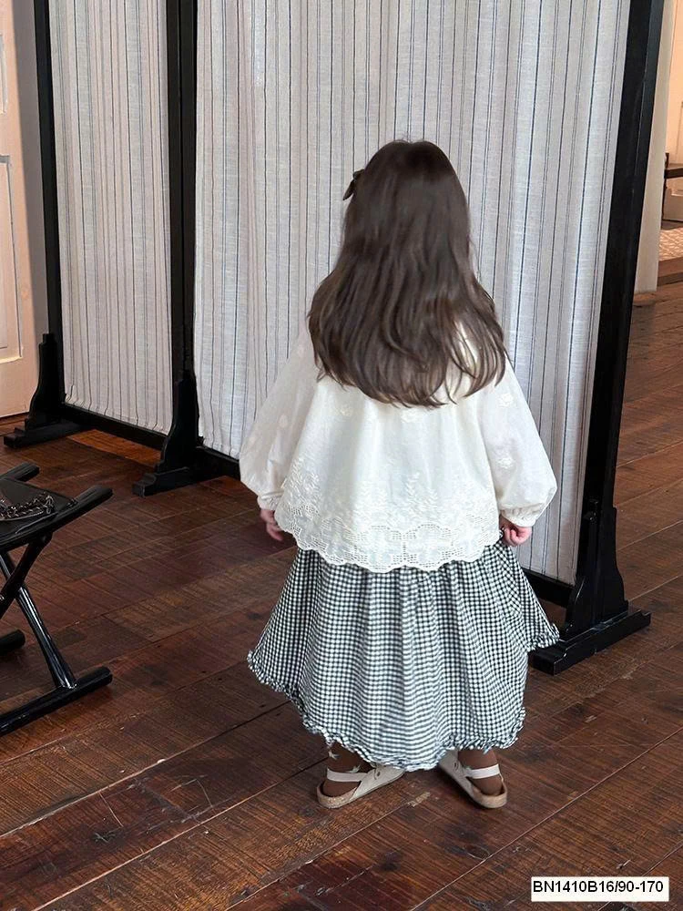 SET ÁO SƠ MI REN MIC + CHÂN VÁY CARO DÁNG DÀI AMBB 25F029