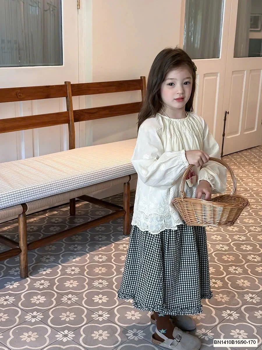 SET ÁO SƠ MI REN MIC + CHÂN VÁY CARO DÁNG DÀI AMBB 25F029