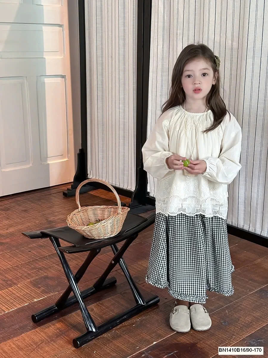 SET ÁO SƠ MI REN MIC + CHÂN VÁY CARO DÁNG DÀI AMBB 25F029