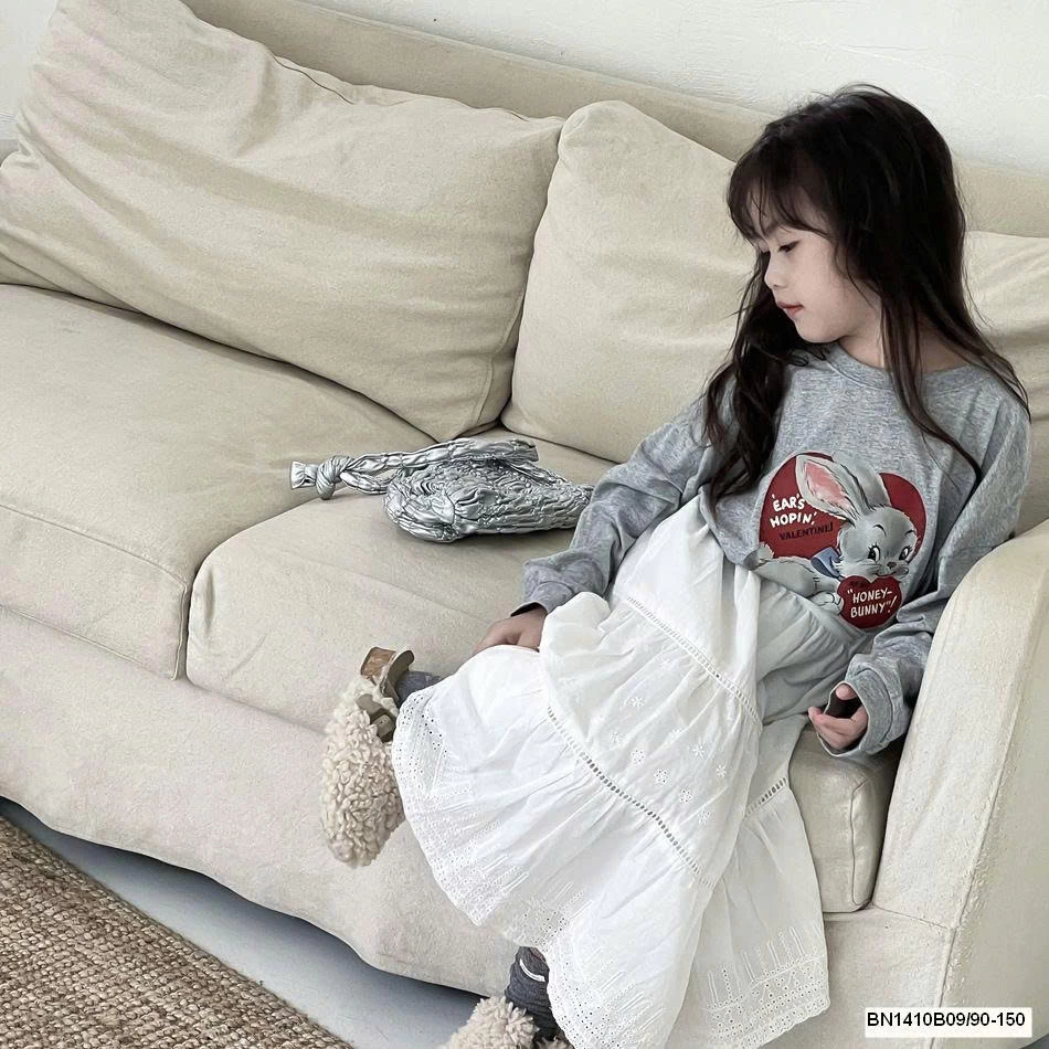 CHÂN VÁY TRẮNG DÁNG DÀI