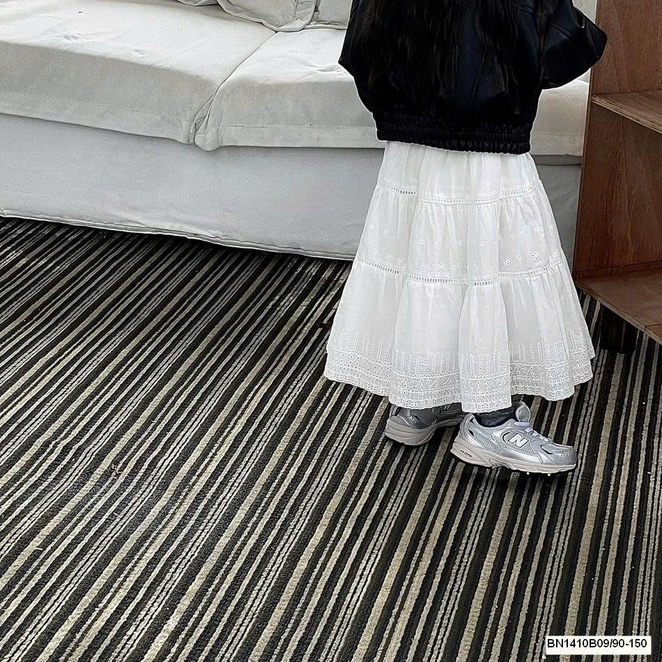 CHÂN VÁY TRẮNG DÁNG DÀI