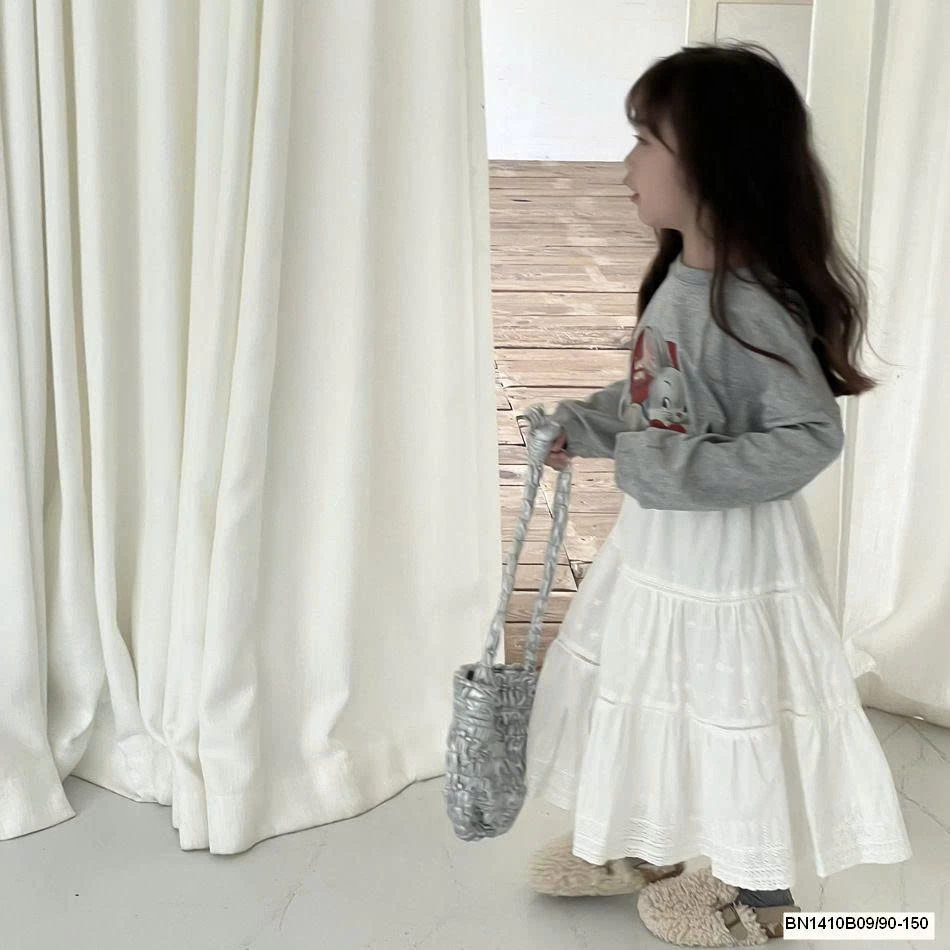 CHÂN VÁY TRẮNG DÁNG DÀI