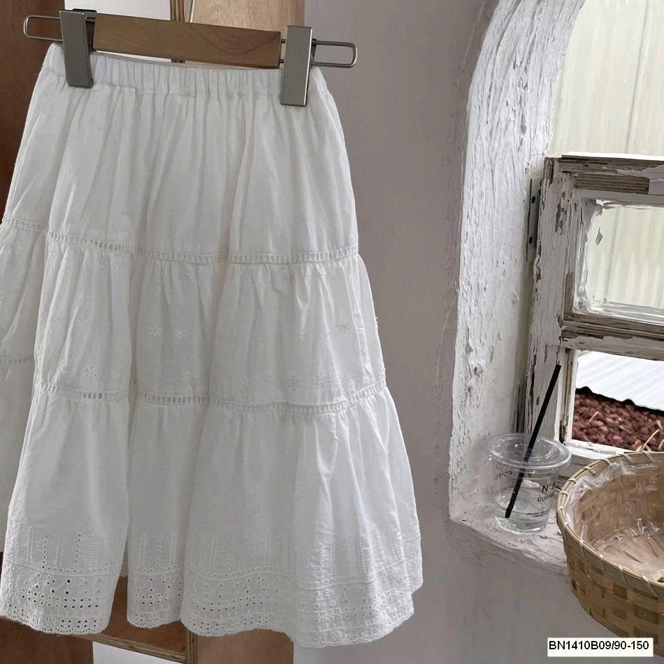 CHÂN VÁY TRẮNG DÁNG DÀI