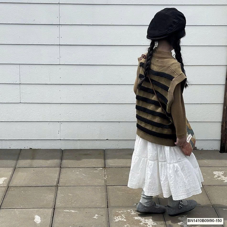 CHÂN VÁY TRẮNG DÁNG DÀI