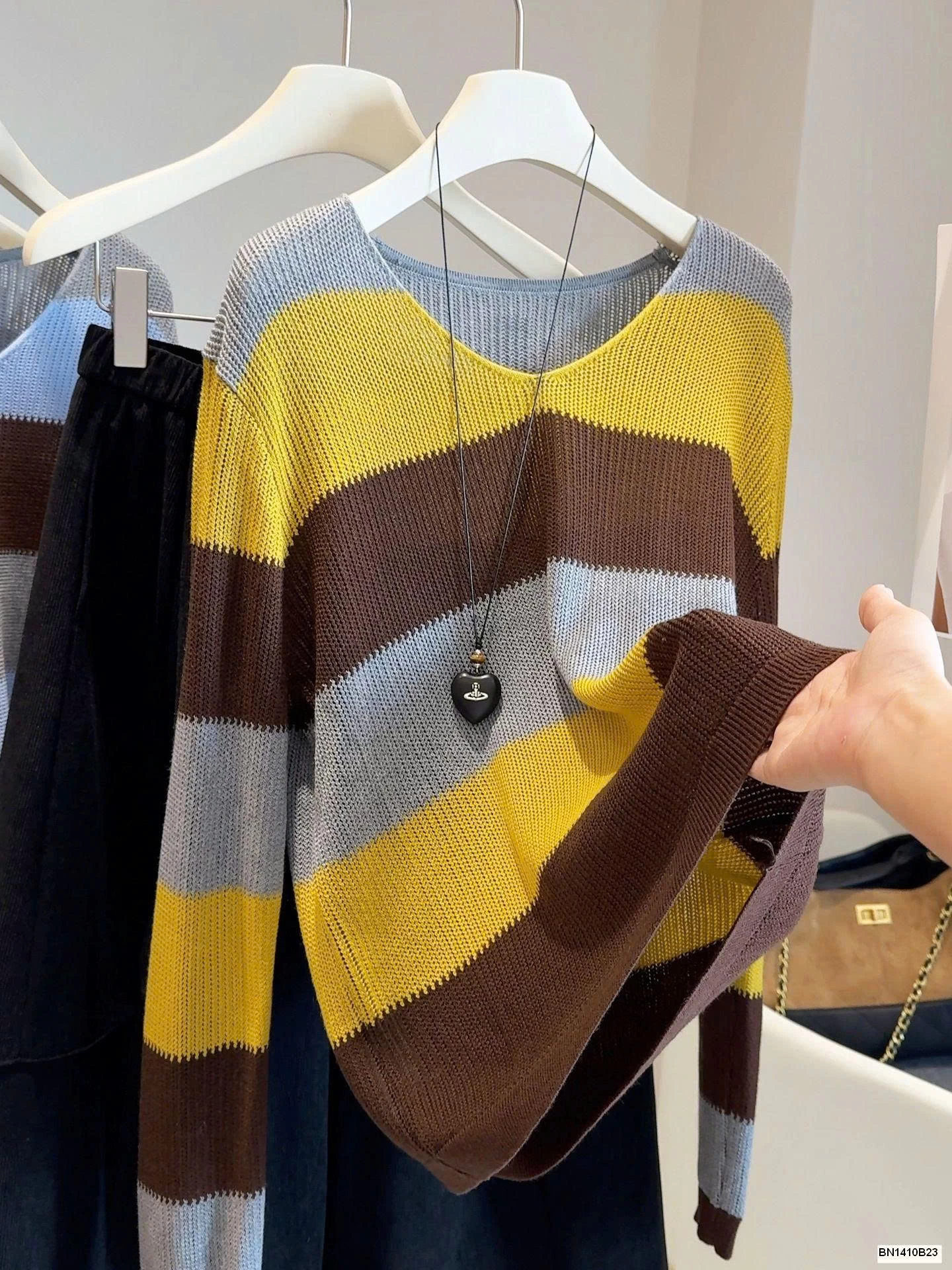 ÁO LEN DỆT MỎNG KẺ NGANG