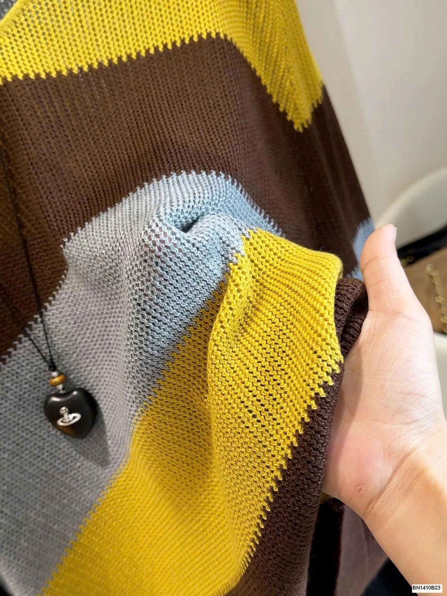 ÁO LEN DỆT MỎNG KẺ NGANG